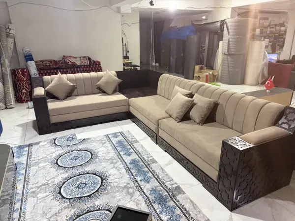 طقم كنب بيج وخشب داكن
