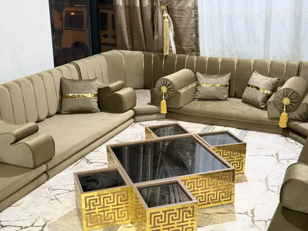 زاوية مجلس بيج مع مساند دائرية